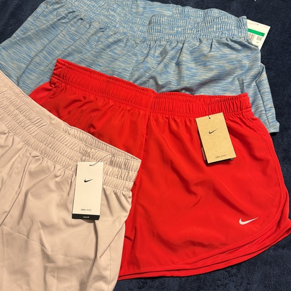 Nike Women's Athletic Shorts XL - Red, Blue, Cream NEW 3 Pairs - Picture 4 of 6